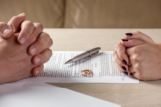 Das Eherecht in Heidelberg - Zwei Ehepartner vor der Scheidung